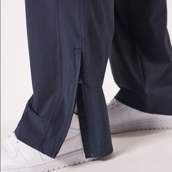 Abercrombie & Fitch on trend track pants for men. Straight leg-fit - Picture 1 of 2